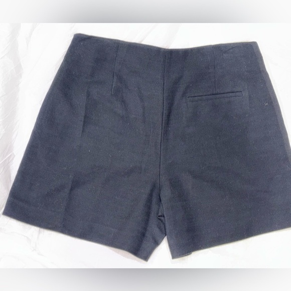 Vince Sculptural Panama Linen-Blend Short - Picture 4 of 7